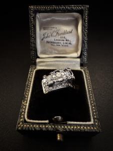 Ring mit Diamanten